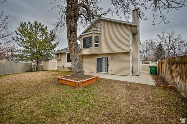 Building Photo - 8004 Old Barn Dr