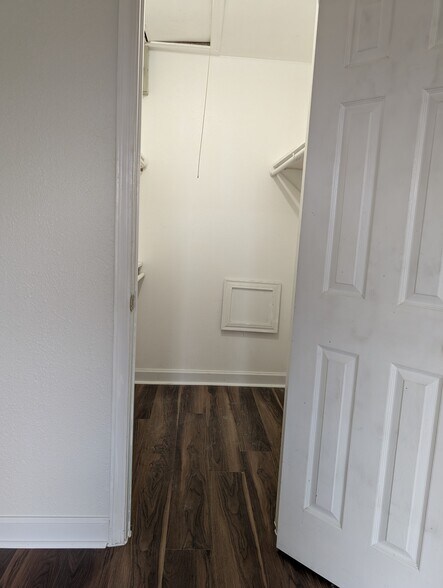 Closet - 8472 Glen Meadow Ln