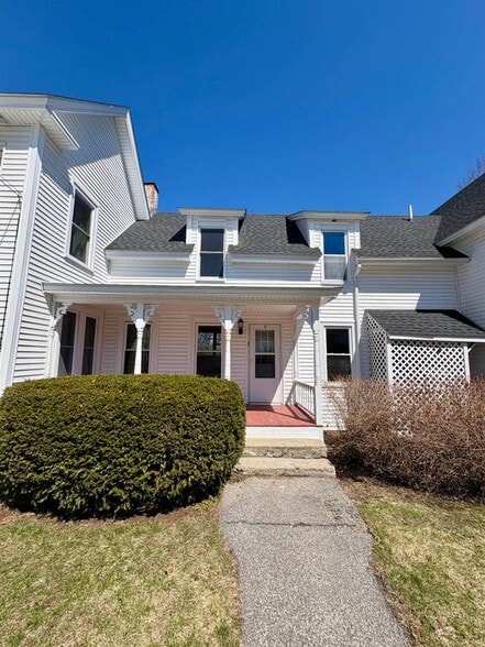 Building Photo - 834 Main St