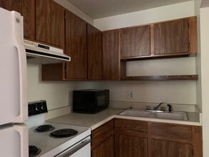 Building Photo - 1313 Burton Ct
