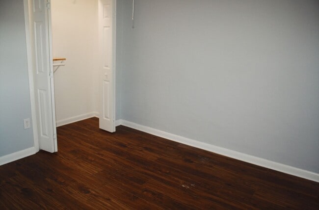 Building Photo - Great 2 bed 1 Bath Duplex