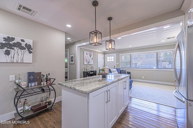Building Photo - 472 Pinecroft Dr