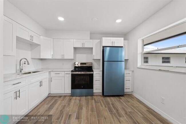 Building Photo - 1301 Emerald Terrace
