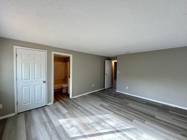 Building Photo - 3 BEDROOM 2 BATHROOM RANCH STYLE HOME IN PIKE!