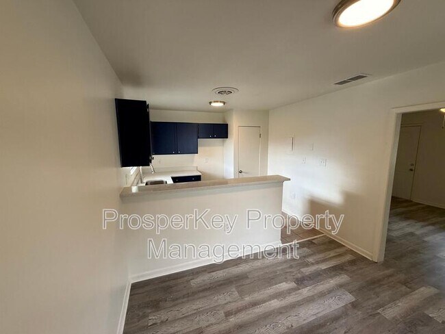 Building Photo - 4009 Ester Dr SW