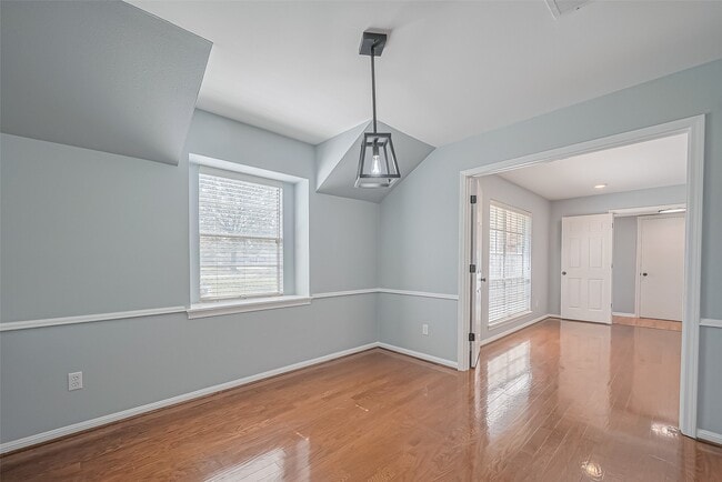 Building Photo - 16506 Amcreek Rd