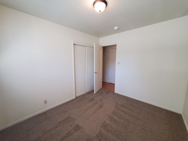 Building Photo - 3 Bedroom 2 Bath House with Large Yard Available Now!