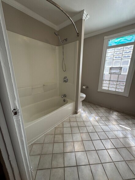 Building Photo - 1402 S State St