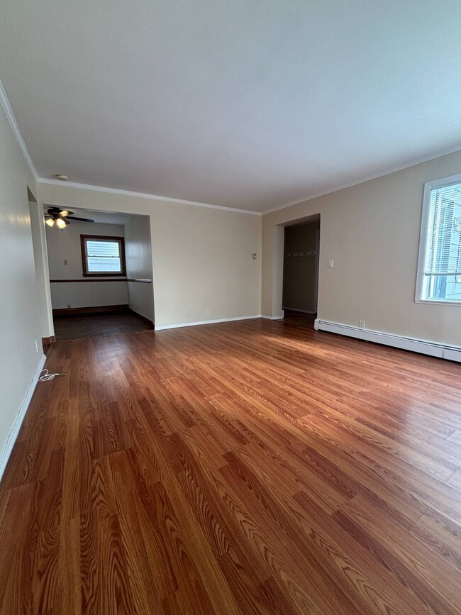 Building Photo - 627 W Park Ave