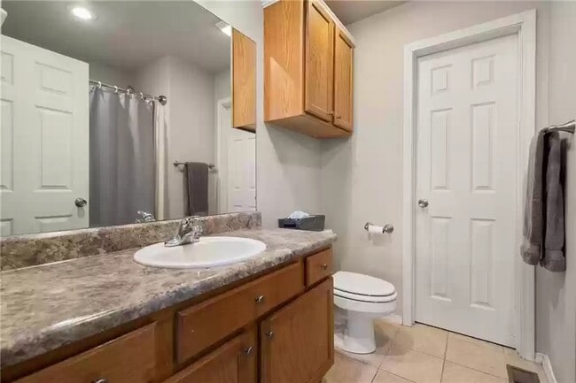 Building Photo - 894 W Peachtree Dr