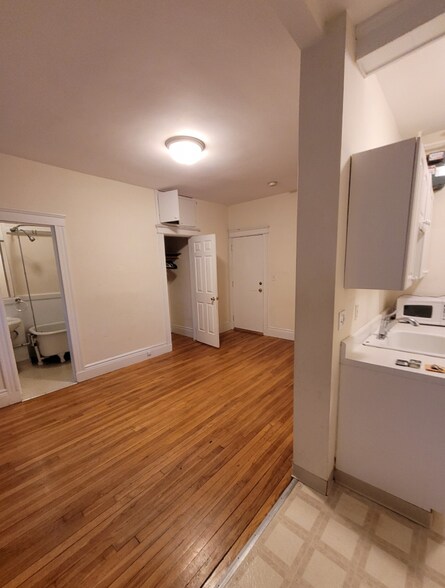 Primary Photo - 70 Queensberry St