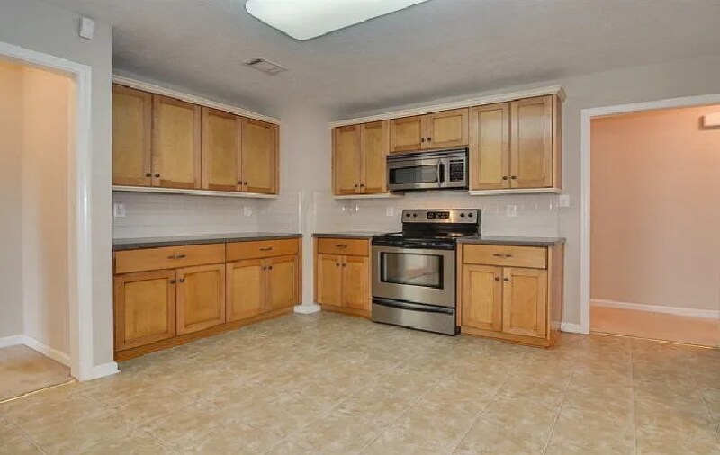 Building Photo - 3013 Parkridge Dr