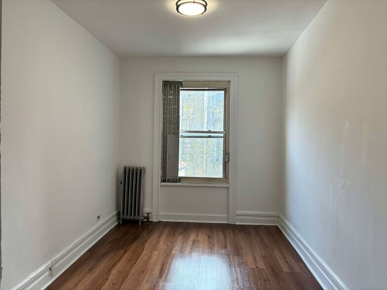 Building Photo - 556 W 161st St