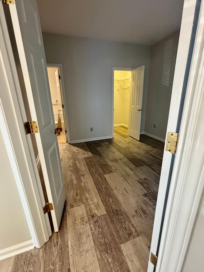 Building Photo - 1001 Brighthurst Dr