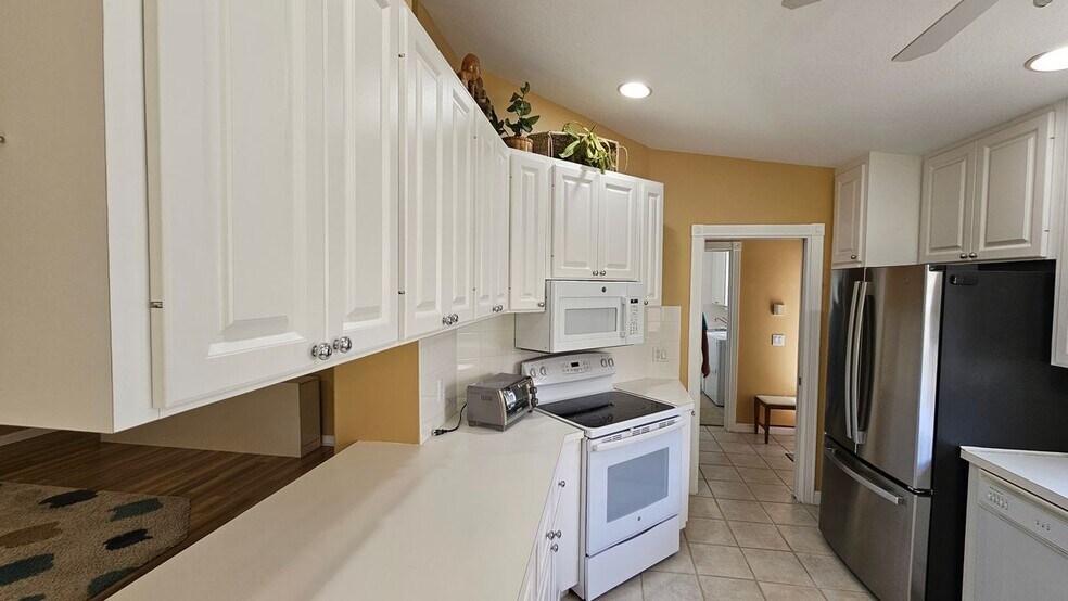 Building Photo - 7960 SE Peppercorn Ct