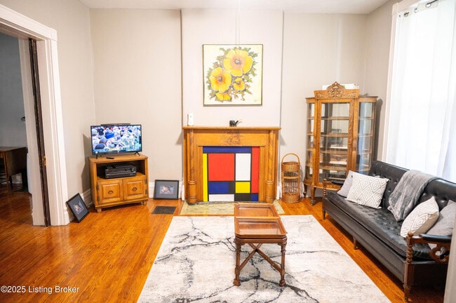 Building Photo - 1331 S Floyd St