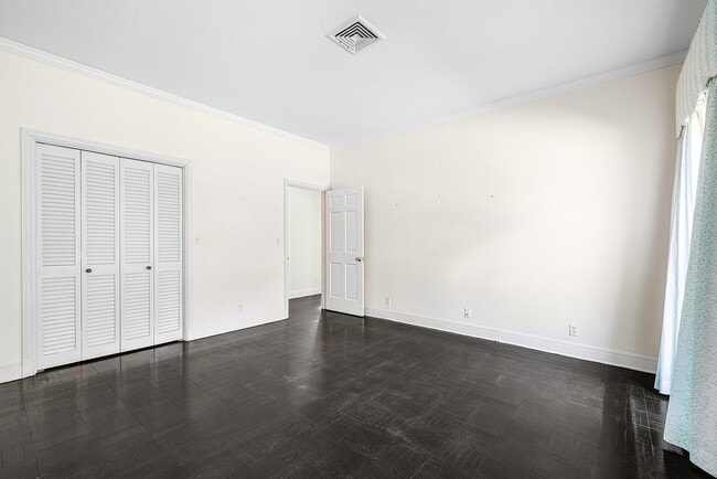 Building Photo - 157 Wells Rd