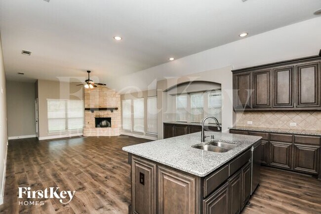 Building Photo - 1029 English Oak Dr