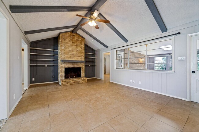 Building Photo - RENOVATED 3-BEDROOM HOME IN HOLLYWOOD PARK