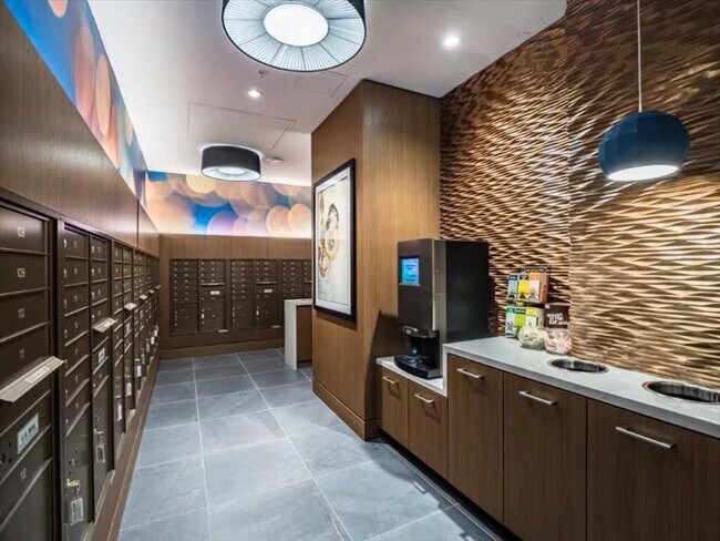 Building Photo - 4836 Rugby Ave