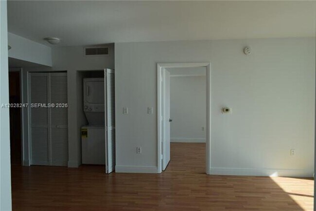 Building Photo - 1800 N Bayshore Dr