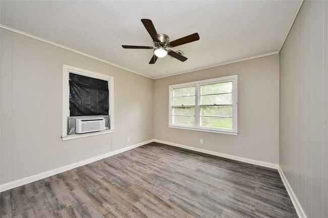 Building Photo - 515 24th Ave N