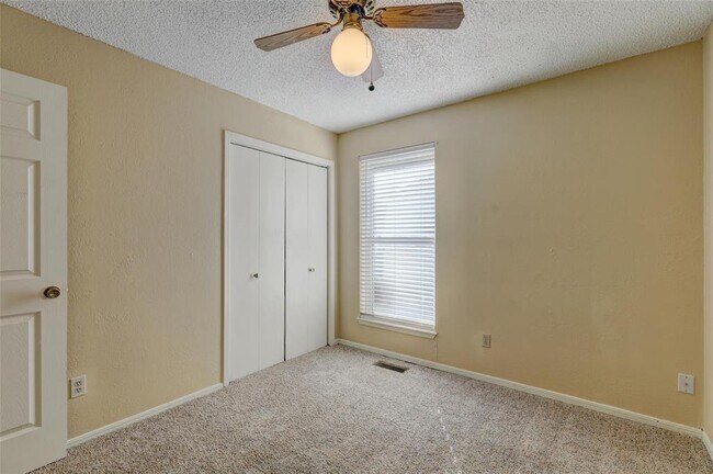 Building Photo - 841 N Robinson Ave