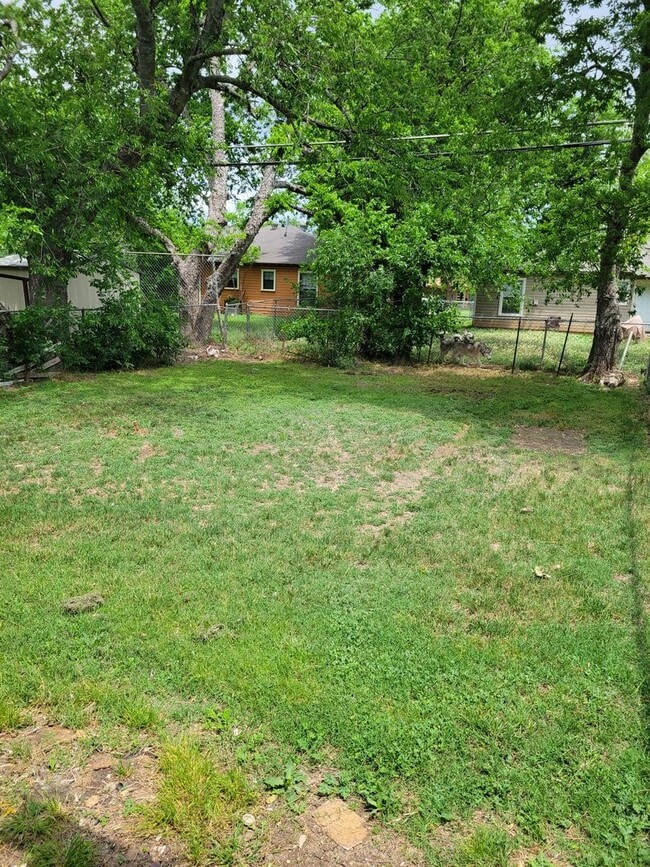 Building Photo - Alamo Ave.