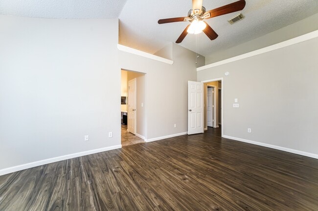 Building Photo - 1638 Rushworth Dr