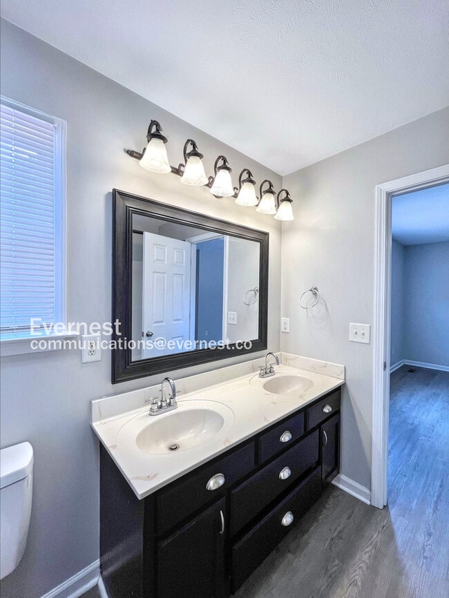 Building Photo - 1604 Mary Ct