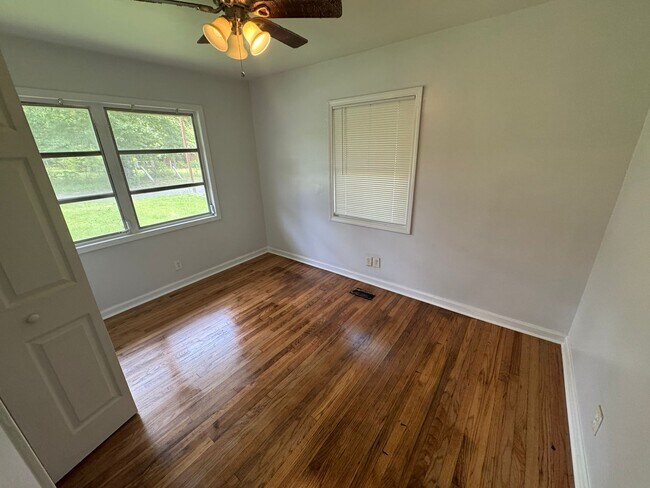 Building Photo - 2408 Groveland Cir S