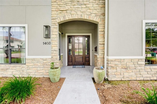 Building Photo - 1403 Wakefield Dr