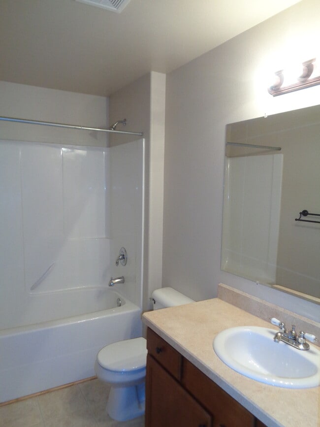 Building Photo - 5 Bed/ 3 Bath/ 2 Car Garage Open Floor Plan Home in Billings Heights