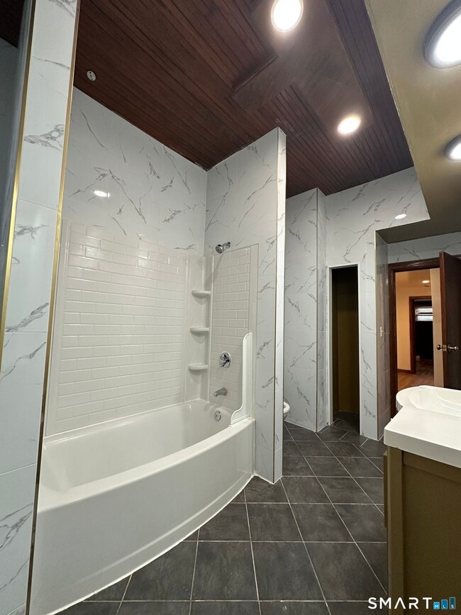 Building Photo - 48 Hunters Ave