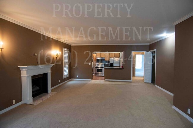Building Photo - 4 Bedroom 1 Bath