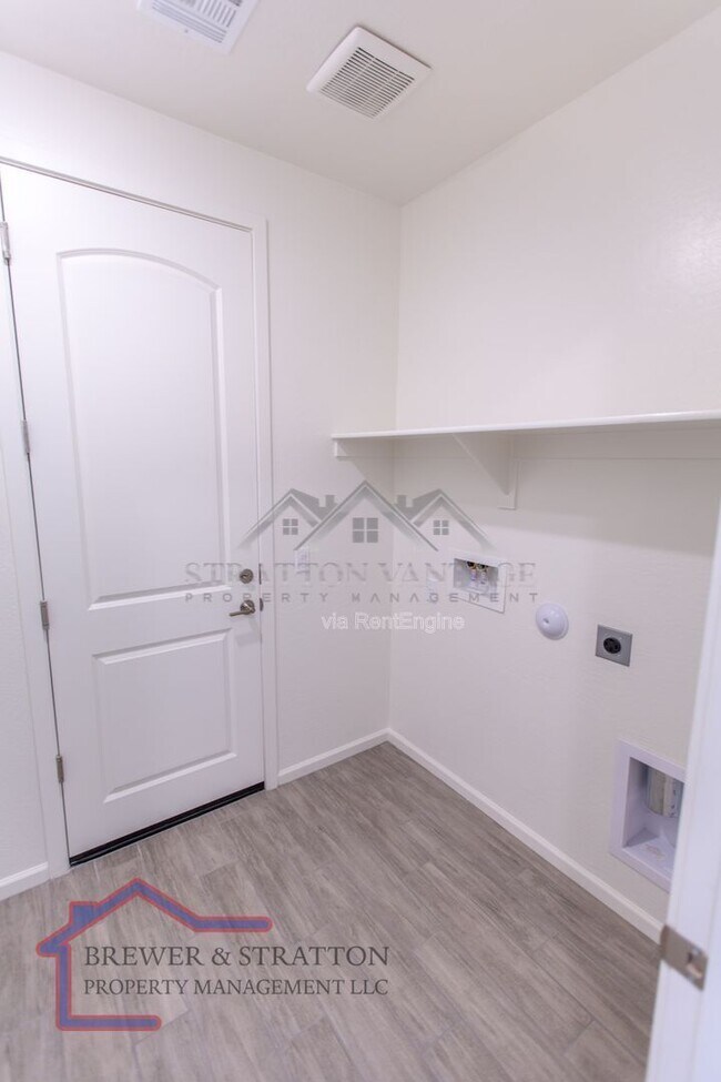 Building Photo - 827 W Nova Pl