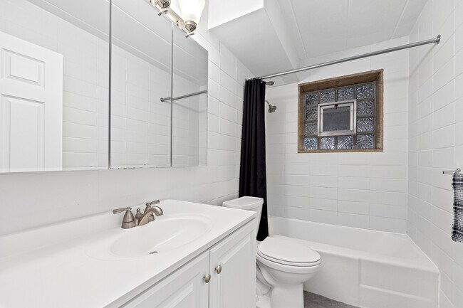 Building Photo - 332 Maple Ave