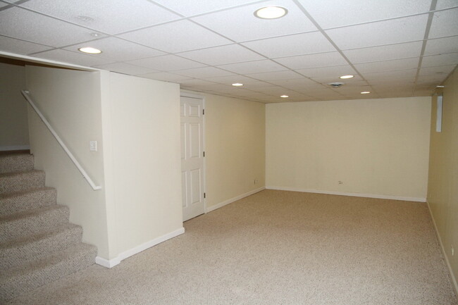 Building Photo - 2723 Whitehall Ln