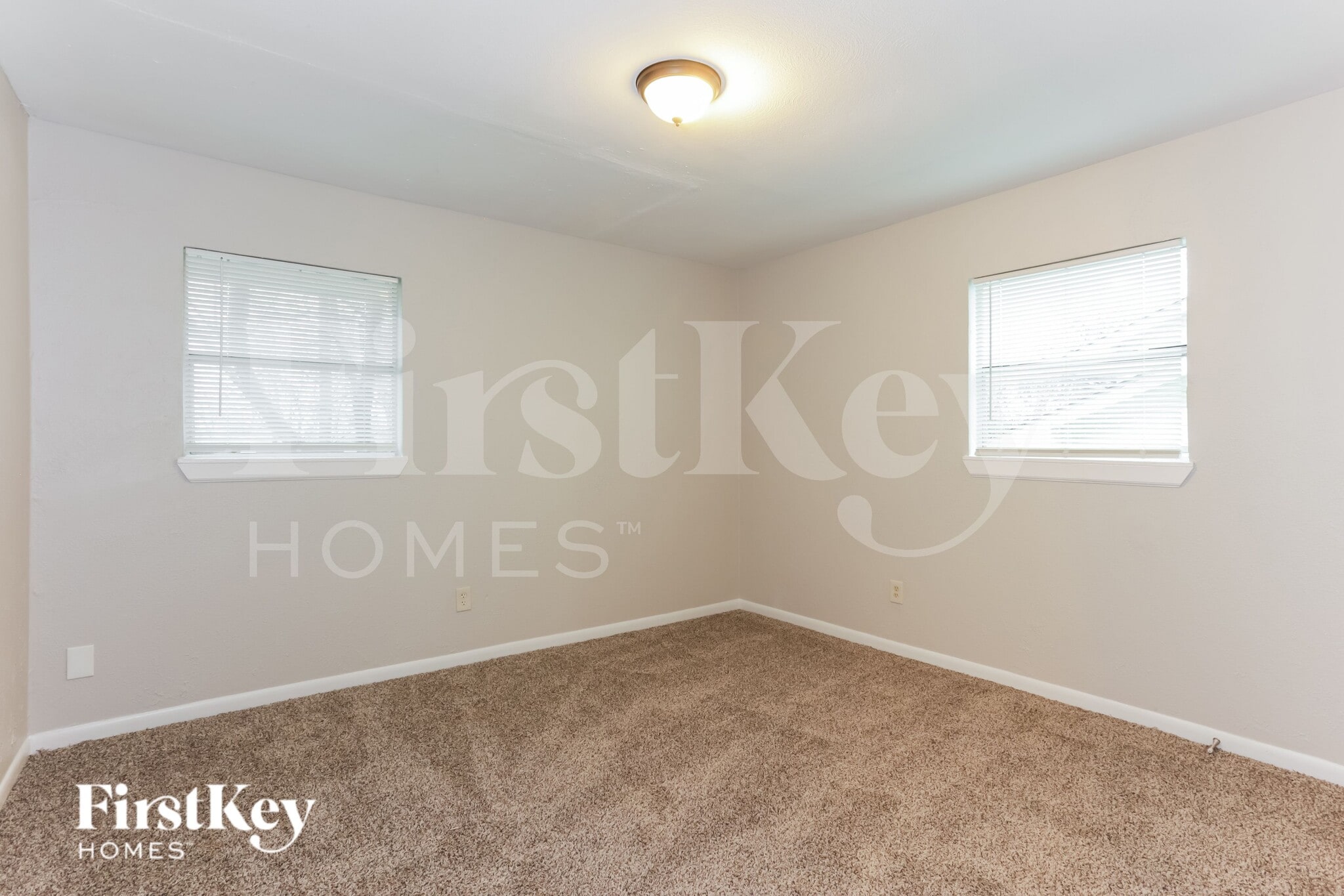 Building Photo - 917 Montclair Dr