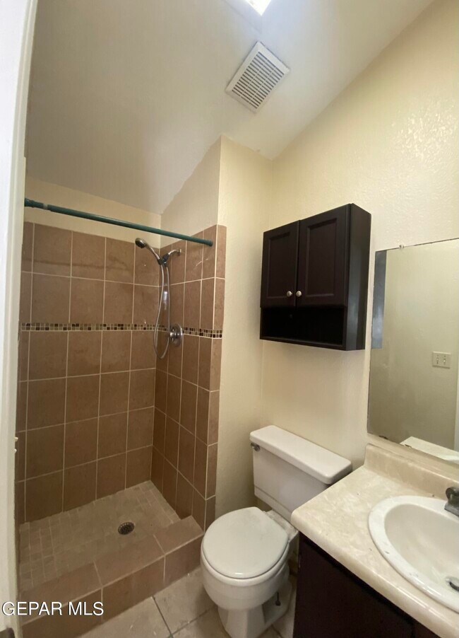 Building Photo - 823 Montera Rd