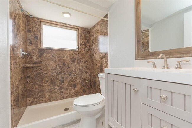 Building Photo - 12814 Kings Manor Ave