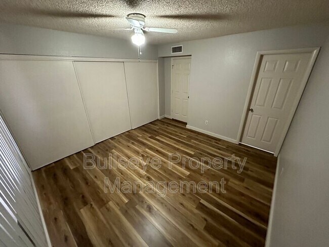 Building Photo - 9623 N 70th Dr