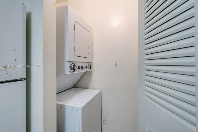 Building Photo - 770 Claughton Island Dr