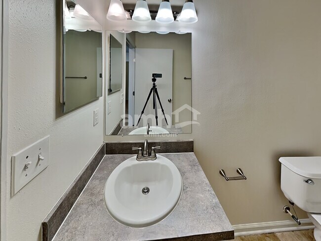 Building Photo - 777 Rembrandt Avenue