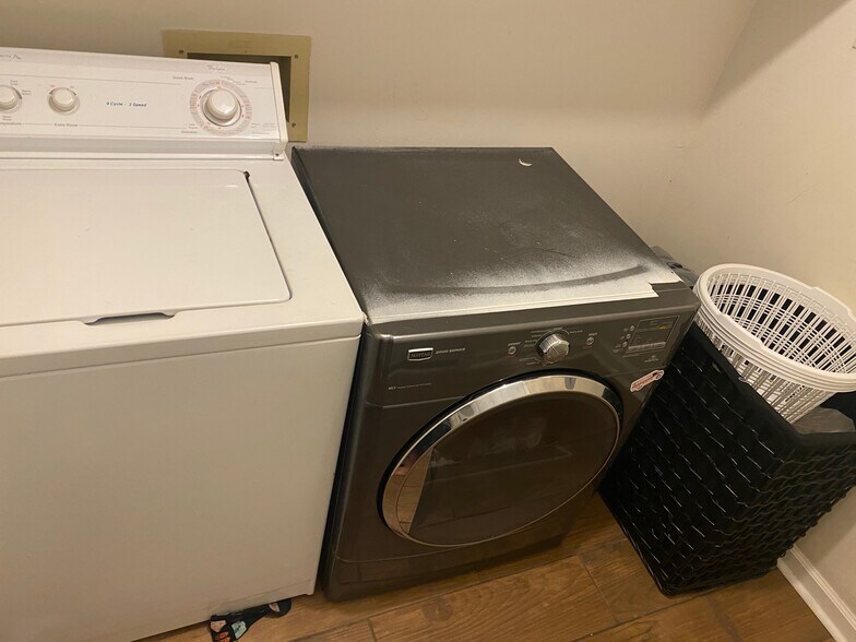 Laundry room - 1428 DOVE RUN DR