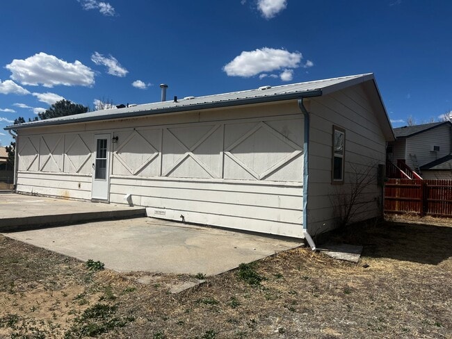 Building Photo - Pre-Leasing- House For Rent In Brush!