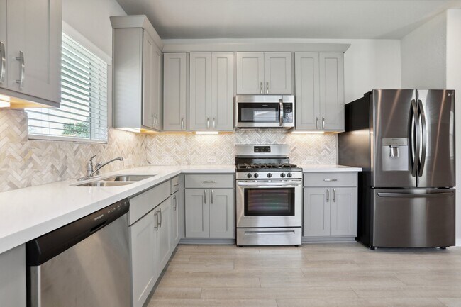 Building Photo - 2310 Calvert Dr