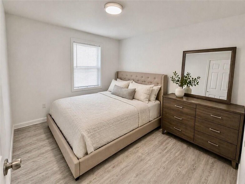 Building Photo - 35 Douglas Ave