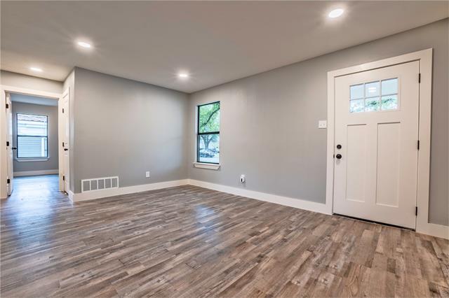 Building Photo - 2423 Fenwick Dr
