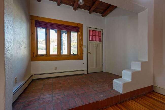 Building Photo - Santa Fe Authentic Home in Downtown Santa Fe!